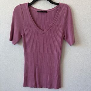 White House Black Market Purple Ribbed V-Neck Short Sleeve Sweater Size M